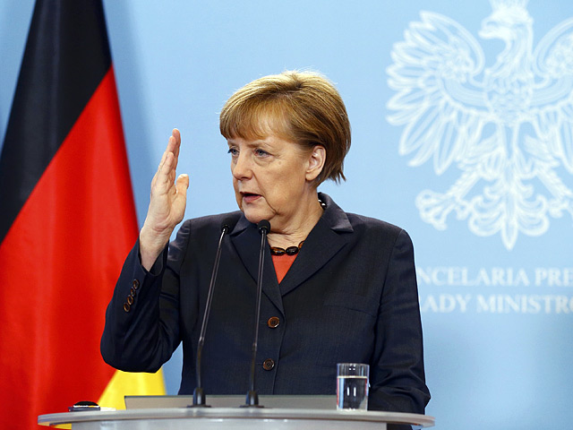 Евросоюз 17 марта примет решение о введении санкций против России, если та в ближайшие дни "не проявит готовности содействовать разрешению" кризиса на Украине и "разрядке создавшейся напряженной ситуации", заявила канцлер Германии Ангела Меркель