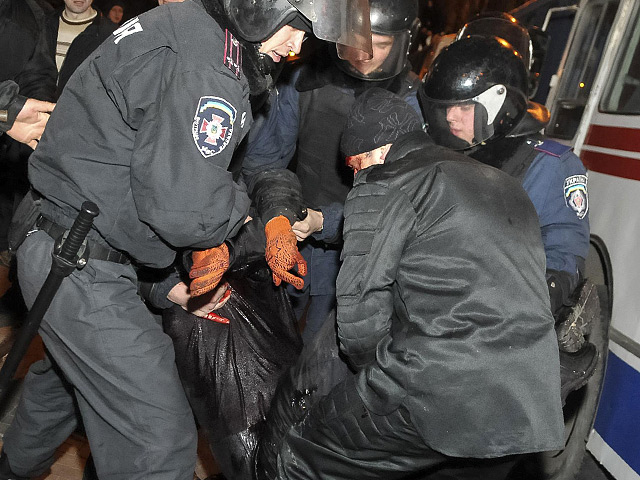 Ситуация в Харькове стабилизировалась после ночных столкновений, сотрудники правоохранительных органов задержали около 40 человек