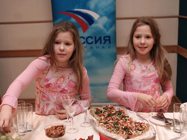 Сестры-близняшки Маша и Настя Толмачевы, победившие на детском "Евровидении-2006", представят Россию на взрослом песенном конкурсе "Евровидение" в Копенгагене в мае этого года