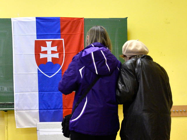 В Словакии производится подсчет голосов после первого тура выборов президента