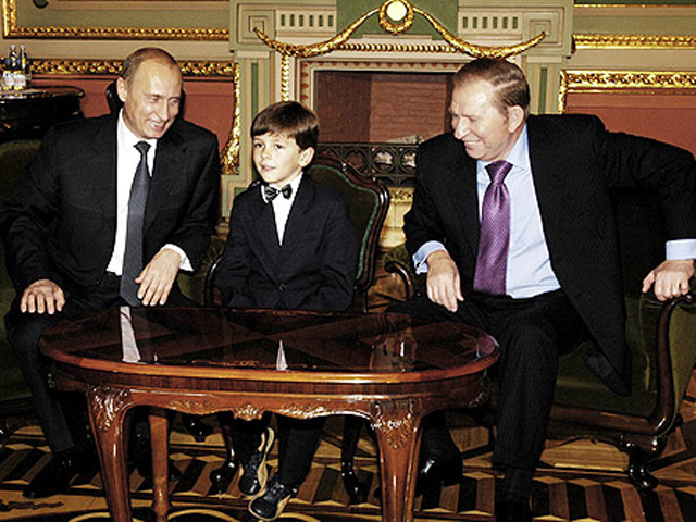 Главным героем был выбран украинский подросток Андрей Сенько, в 2004 году встретившийся с Путиным и получивший от него ценный подарок - именные президентские часы