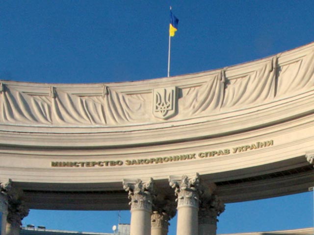 Украина не признает присоединение Автономной Республики Крым и Севастополя к Российской Федерации, как и независимости самопровозглашенной Республики Крым, заявляют в украинском МИДе 