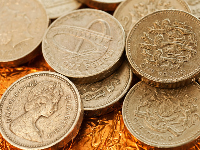 Великобритания выпустит новую монету в 1 фунт из-за большого количества подделок