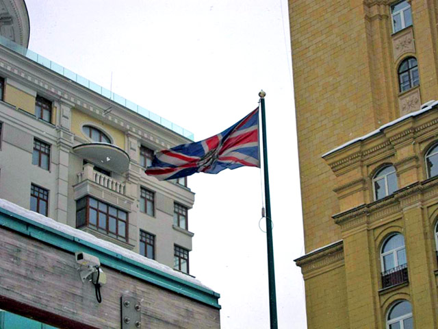Группа британских визовых центров в городах России сообщила о своем закрытии с указанием точных дат прекращения работы. Но информацию практически сразу опровергли в посольстве Великобритании в РФ