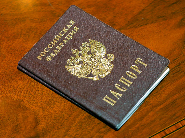 Все жители Крыма смогут получить российские паспорта в течение трех месяцев, сообщил в пятницу первый заместитель председателя Госдумы Александр Жуков