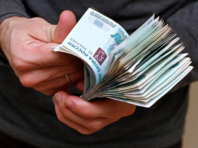 Глава российского МВД Владимир Колокольцев сообщил, что средний размер взятки в стране в прошлом году удвоился и составил 145 тыс. рублей