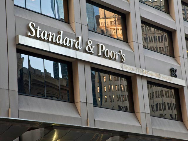 Международное рейтинговое агентство Standard & Poor's объяснилось в связи с ухудшением прогноза по суверенному рейтингу России