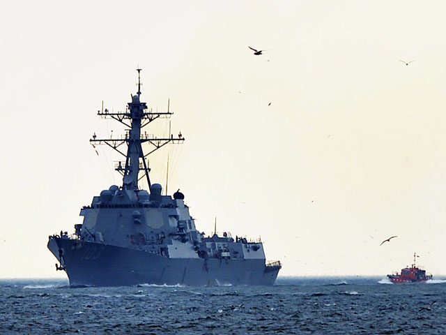 Ракетный эсминец Военно-морских сил США Truxtun, который проводил совместные с военными кораблями Болгарии и Румынии учения в Черном море, покинул акваторию