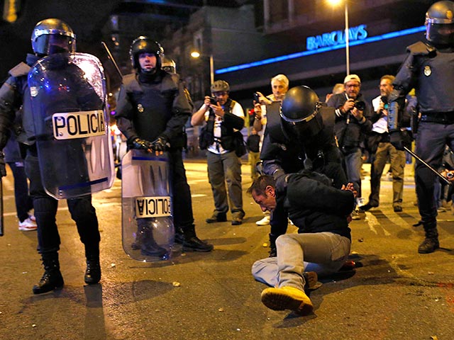 Демонстрация против экономической политики правительства Испании в Мадриде обернулась масштабными столкновениями с полицией, ранения получили минимум 88 человек