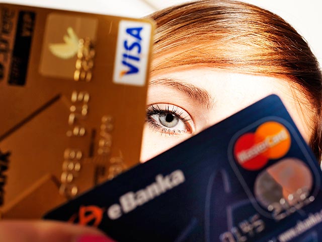 Международные платежные системы Visa и MasterCard разблокировали карты СМП Банка, сообщила кредитная организация