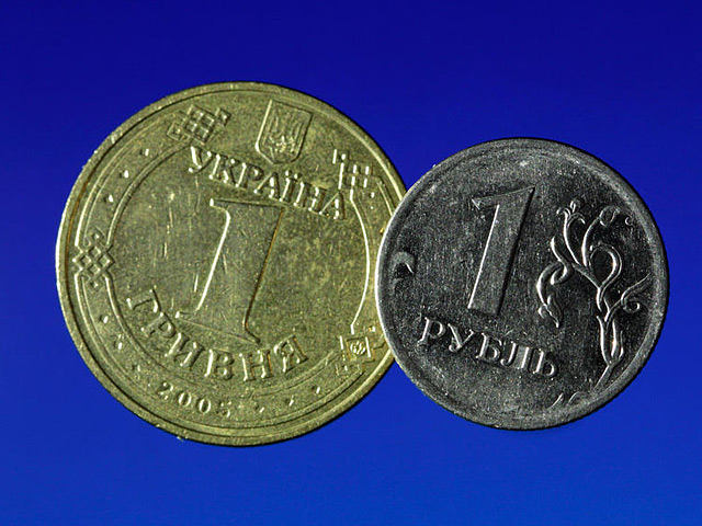 Согласно закону о присоединении Крыма к России, его денежной единицей стал рубль, украинская гривна может использоваться в Крыму до 1 января 2016 года