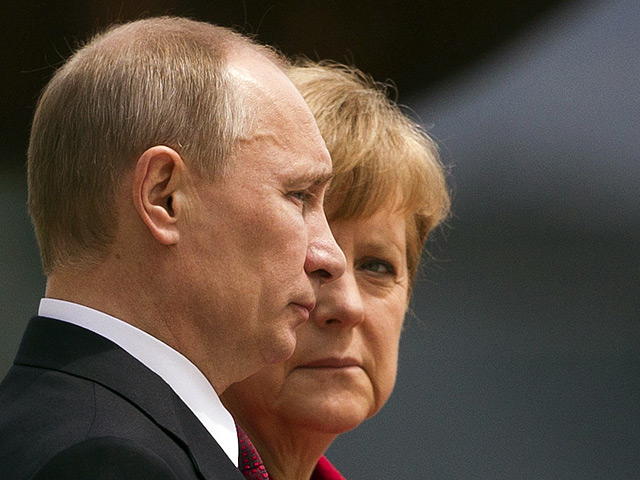 По сложившейся с начала марта традиции, канцлер Германии Ангела Меркель в воскресенье, 23 марта, вновь позвонила по телефону Владимиру Путину, чтобы обсудить ситуацию на Украине