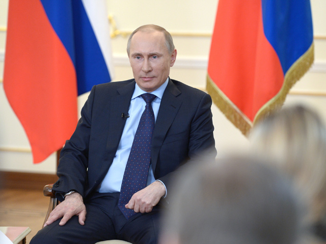 Президент РФ Владимир Путин, как и обещал, открыл персональный счет в банке "Россия", в отношении которого США ранее ввели санкции, что стало реакцию на присоединение Крыма к России