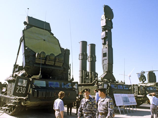 Министерство обороны России ведет работы по созданию "перспективной" межвидовой зенитной ракетной системы пятого поколения С-500