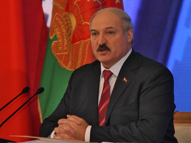 Президент Белоруссии Александр Лукашенко публично высказал свое мнение об утратившем свои полномочия главе Украины Викторе Януковиче, осудив бегство политика из страны в момент обострения кризиса