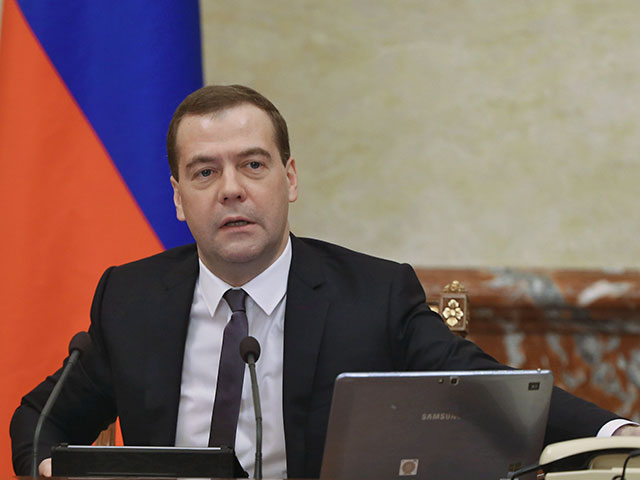 Премьер-министр РФ Дмитрий Медведев определил в качестве одной из приоритетных задач правительства создание условий для производства продуктов питания, попадающих на внутренних рынок, на территории России
