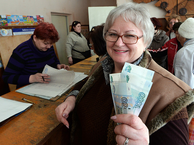 В Севастополе проживает около 118 тысяч пенсионеров. Из них 101 тысяча - гражданские и 17 тысяч - военные пенсионеры