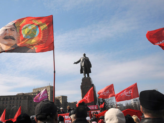 В Харькове пророссийский митинг потребовал референдума об автономии от "недобитых бандеровцев"