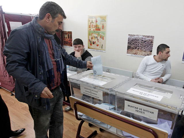 В Турции в накаленной до предела обстановке проходят муниципальные выборы