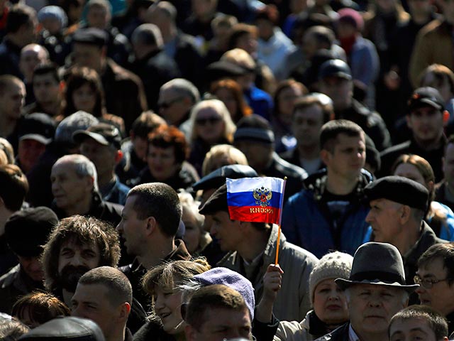 В Донецке участники пророссийского митинга блокировали железнодорожные пути В Донецке участники пророссийского митинга блокировали железнодорожные пути