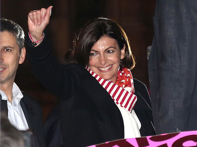 В борьбе за пост градоначальника французской столицы - Парижа - впервые победила женщина - 54-летняя Анн Идальго