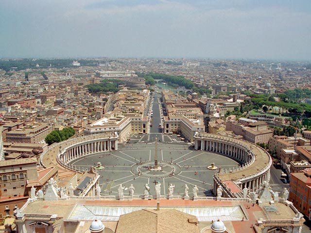 У входа в Банк Ватикана задержали двух иностранцев с фальшивыми облигациями на 3 триллиона евро