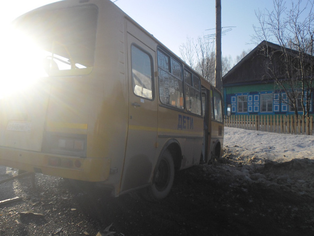В Нижнеингашском районе Красноярского края попал в аварию школьный автобус