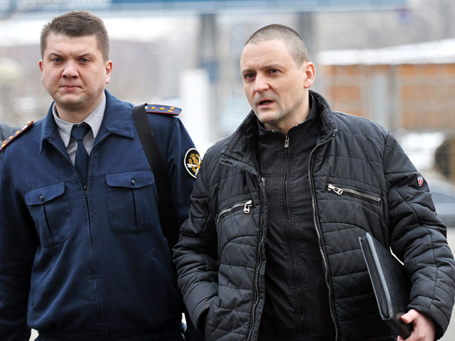 Оппозиционер Сергей Удальцов перед заседанием Мосгорсуда, 6 февраля 2014 г.