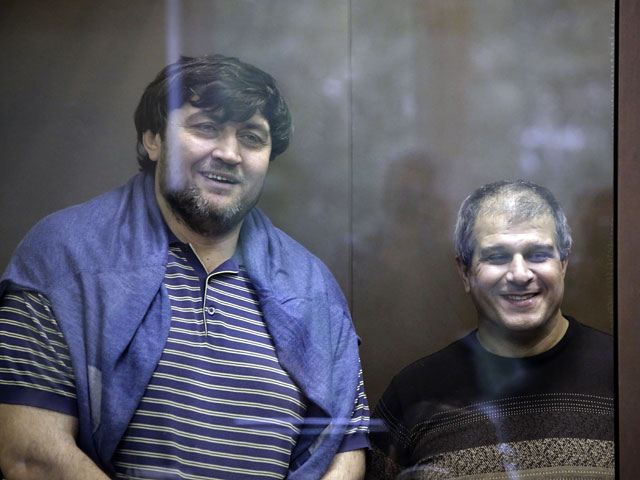 Адам Тарамов (слева) и Барзани Дадаев на слушаниях Дорогомиловком суде города Москвы, 4 сентября 2013