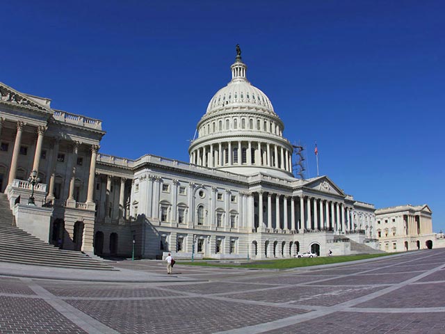 Палата представителей Конгресса США подавляющим большинством голосов во вторник поддержала пакет экономической помощи Украине и санкции против России в ответ на "аннексию" Крыма