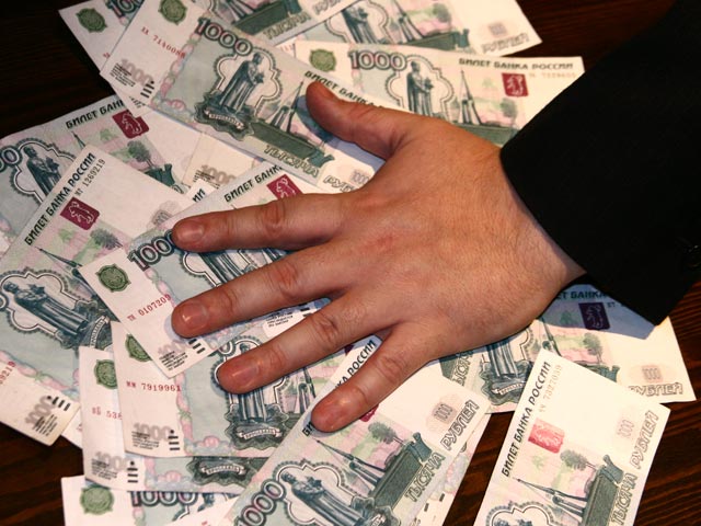 Офицер столичного УГРО пытался съесть взятку в 160 тысяч рублей при задержании