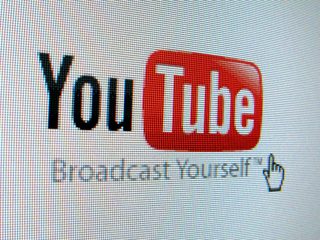 "Снять ограничения на прямой доступ к видеохостингу YouTube", - такое решение принял мировой суд района Гельбаши в турецкой столице Анкаре
