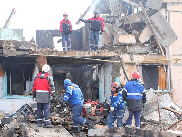 В Омской области подходит к концу разбор завалов на месте взрыва газа, обрушившего перекрытия в двухэтажном жилом доме в поселке Коннозаводский