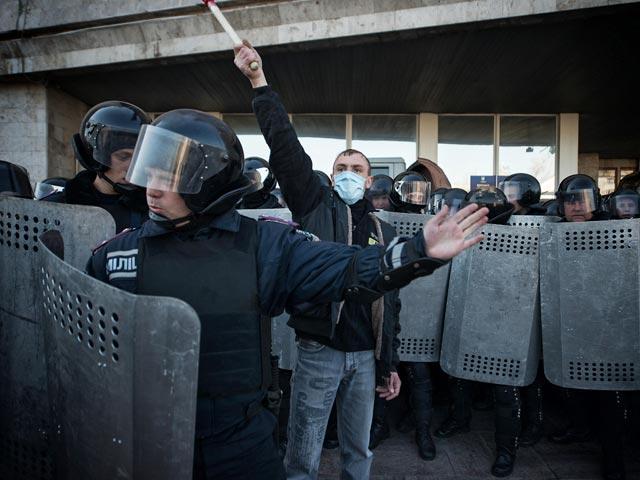 В Одессе на мирном митинге задержаны вооруженные провокаторы местного "антимайдана"