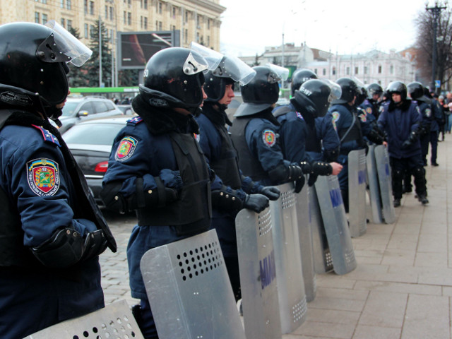 Сотрудники правоохранительных органов убедили группу граждан, проникших на территорию Харьковской региональной передающей телебашни, покинуть здание