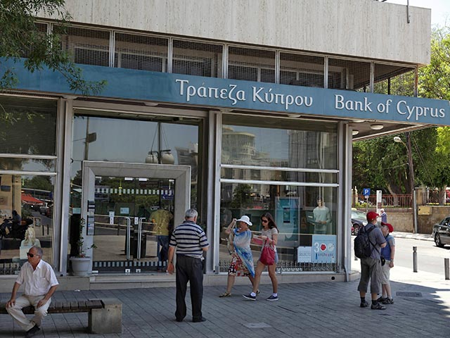 Все думали, что Кипр, проведший в прошлом году по требованию ЕС "стрижку депозитов", поставил на себе крест как на самом популярно у россиян финансовом центре