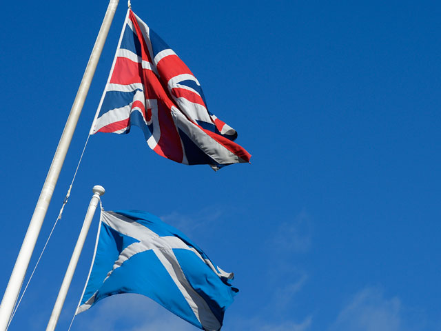 Перед референдумом о независимости эксперты пугают Шотландию "неподъемностью" ее доли в госдолге Великобритании