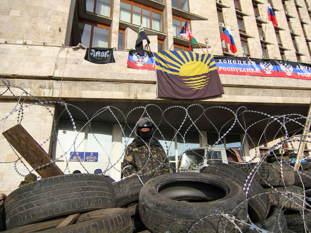 В Донецке, где сепаратисты удерживают областную госадминистрацию, власти надеются уже в четверг достичь консенсуса с протестующими