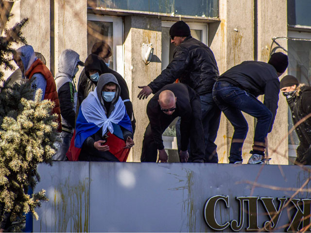 Захватчикам здания СБУ в Луганске поставили ультиматум