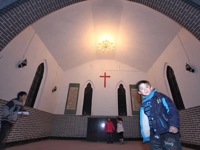 В китайской провинции Чжэцзян сносят христианские церкви. Власти решили, что рост христианства в стране "чрезмерен"