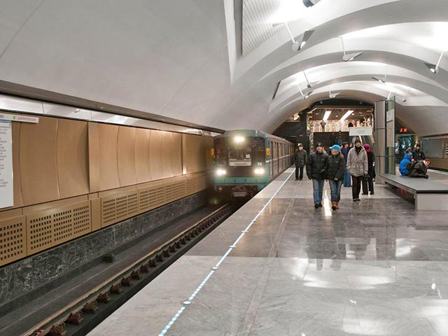 Молодой человек погиб, упав под поезд на станции метро "Шипиловская"