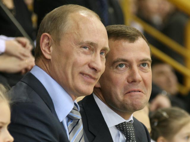 Путин распорядился в 2,65 раза увеличить зарплату себе и Медведеву