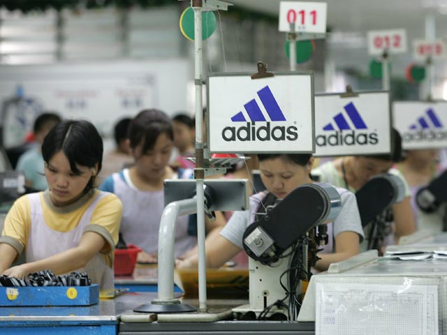 На юге Китая бастуют рабочие, производящие обувь для десятков мировых брендов