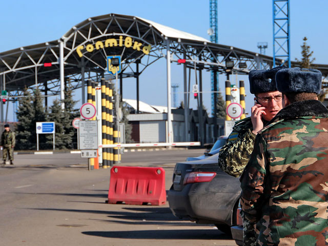 Государственная пограничная служба (ГПС) Украины предупредила в связи с обострением ситуации на востоке страны, что сотрудники ведомства будут "действовать всеми возможными способами для обеспечения законности на государственной границе"