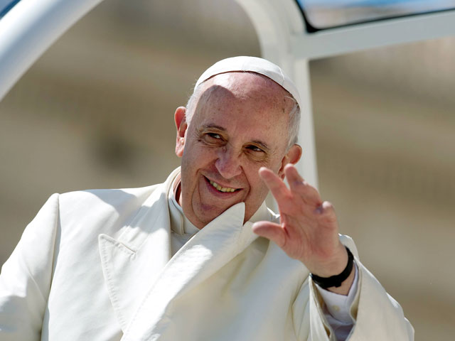 Папа Франциск подарил маленьким пациентам римской больницы шоколадные яйца