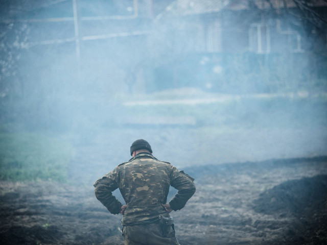 Команды наблюдателей от мониторинговой миссии ОБСЕ на Украине пока не могут попасть в занятый протестующими город Славянск Донецкой области