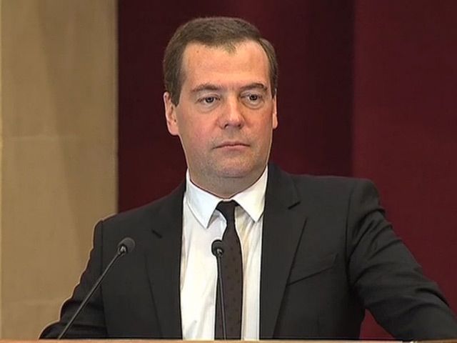 Премьер Дмитрий Медведев на заседании расширенной коллегии Минэкономики впервые публично признал возможность изменения действующего с 2013 года бюджетного правила, которое ограничивает использование доходов государства от экспорта нефти и газа