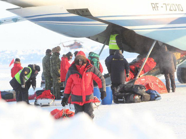 Молодежная полярная экспедиция покорителей Северного полюса вылетела в Москву на борту самолета ФСБ России Ан-72
