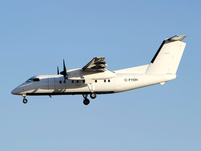 Самолет Dash-8, вылетевший из Южно-Сахалинска в Канаду, вернулся обратно в аэропорт из-за падения оборотов двигателя