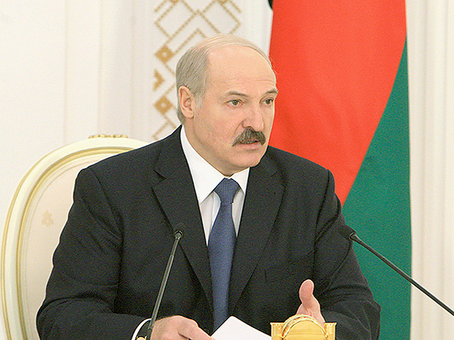 В ходе своего выступления Лукашенко сообщил белорусам о наступлении "новой эпохи", а затронув тему украинского кризиса, указал на то, что некоторые процессы, приведшие к нему, активизировались и в Белоруссии.